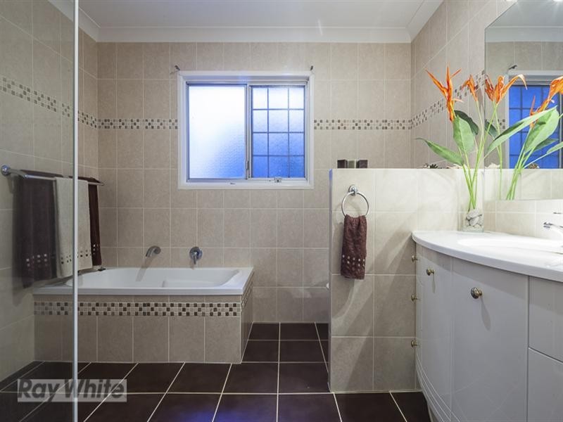 11 Azalea Street, Redland Bay QLD 4165