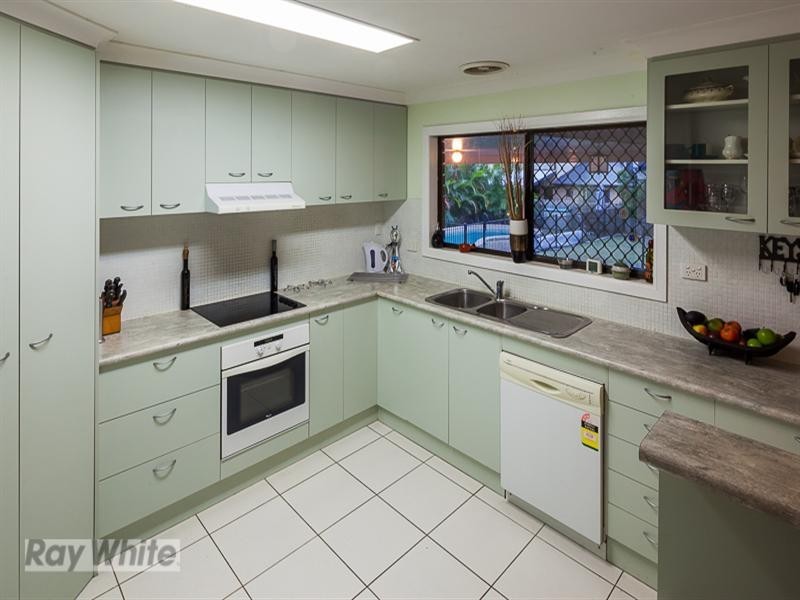 6 Watsonia Street, Redland Bay QLD 4165