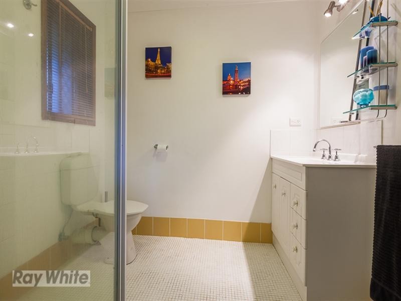 6 Watsonia Street, Redland Bay QLD 4165