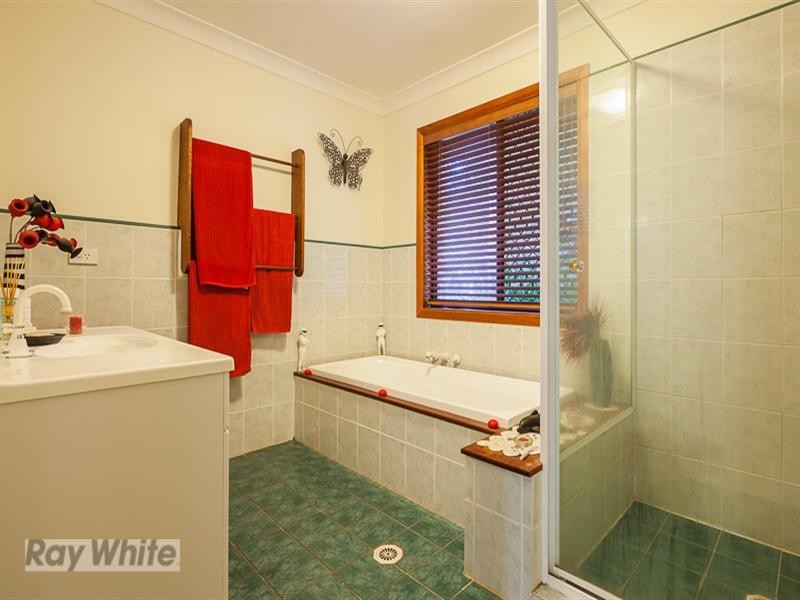 6 Watsonia Street, Redland Bay QLD 4165