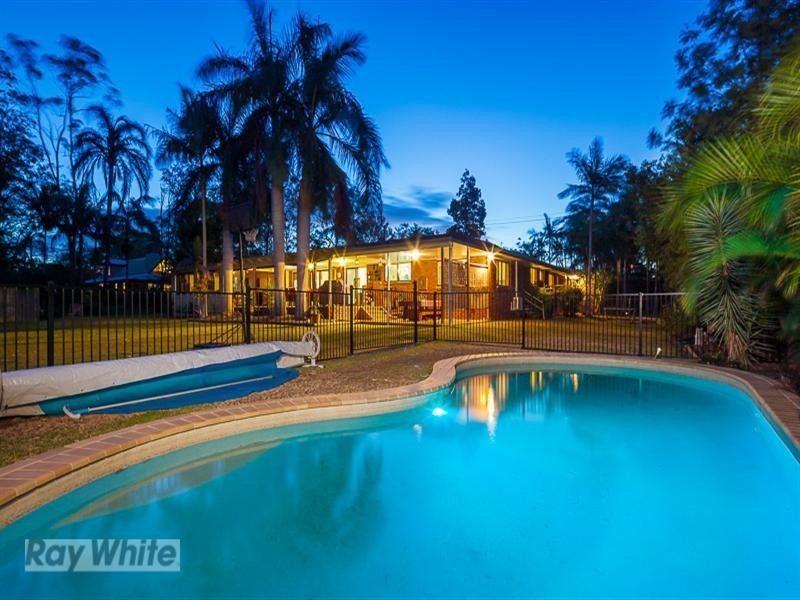 6 Watsonia Street, Redland Bay QLD 4165