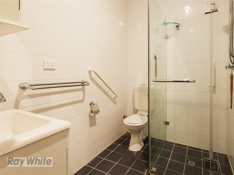 6 Watsonia Street, Redland Bay QLD 4165