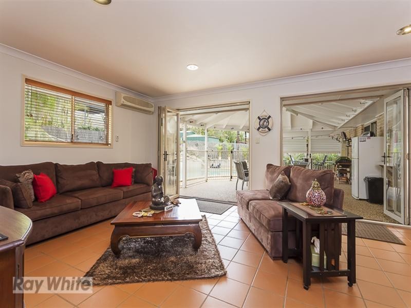 15 Newlands Street, Redland Bay QLD 4165
