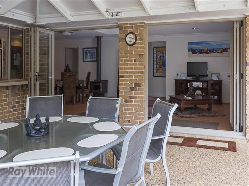 15 Newlands Street, Redland Bay QLD 4165