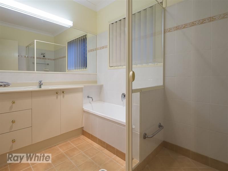 8 Attenborough Circuit, Redland Bay QLD 4165