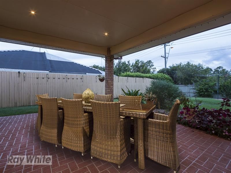 8 Attenborough Circuit, Redland Bay QLD 4165