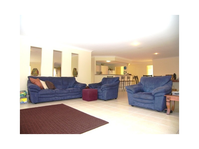 13 Tathra Court, Redland Bay QLD 4165