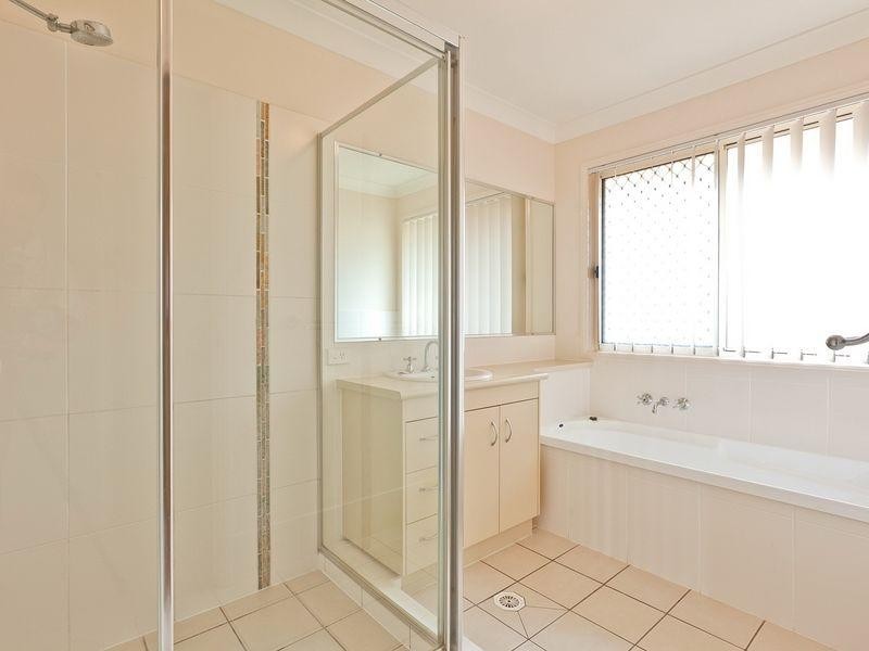 32 Emperor Drive, Redland Bay QLD 4165