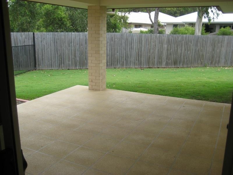 32 Emperor Drive, Redland Bay QLD 4165