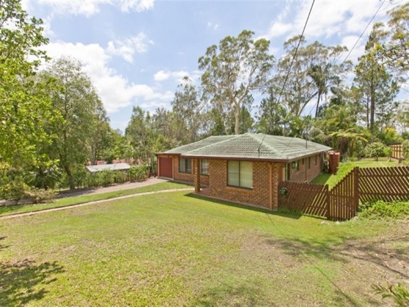 4 Azalea Street, Redland Bay QLD 4165