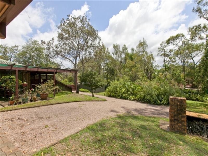 4 Azalea Street, Redland Bay QLD 4165