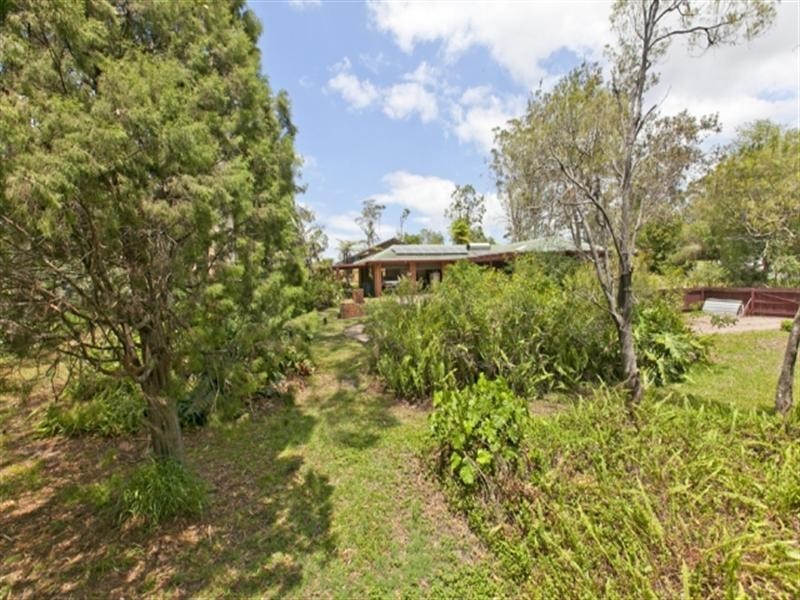 4 Azalea Street, Redland Bay QLD 4165