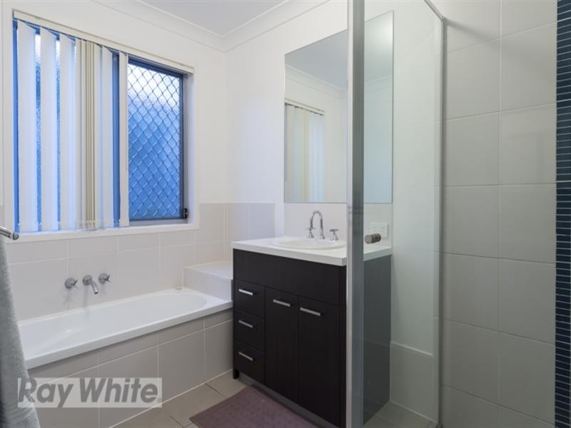 17 Aqua Crest, Redland Bay QLD 4165