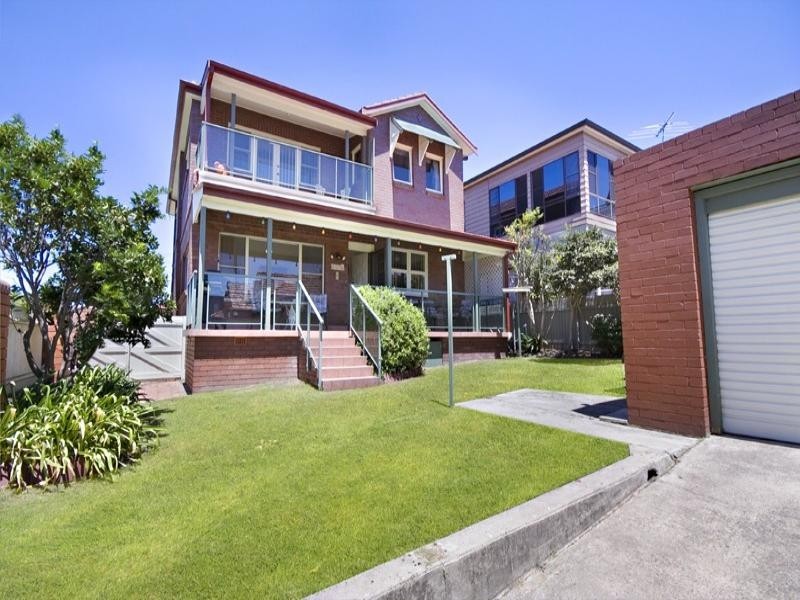 16 First Avenue, Rodd Point NSW 2046