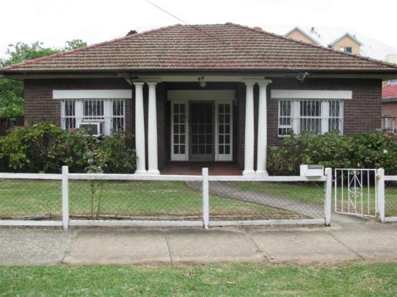 44 Loftus Crescent, Homebush NSW 2140