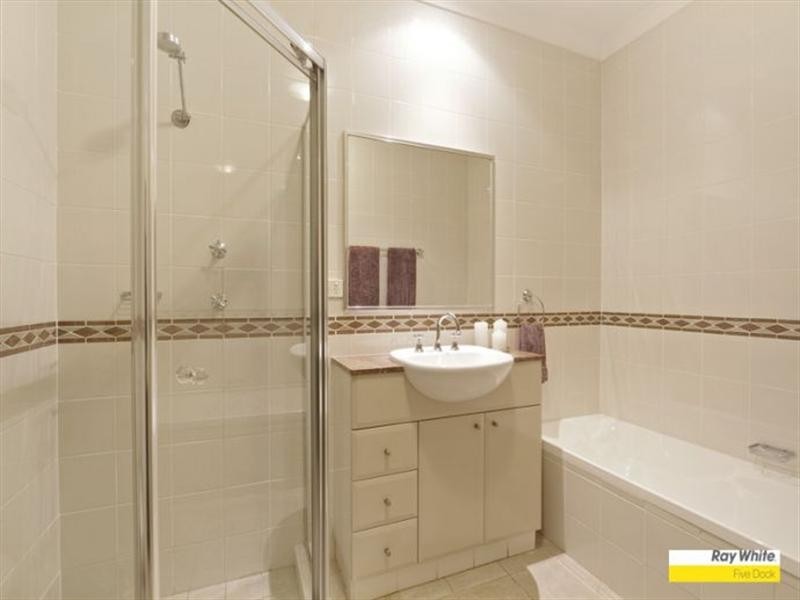 6 Kings Park Walk, Five Dock NSW 2046