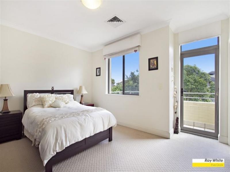 2 Kings Park Circuit, Five Dock NSW 2046