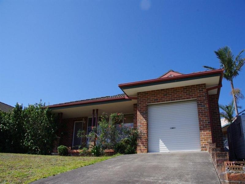 4 Gannet Crescent, Old Bar NSW 2430
