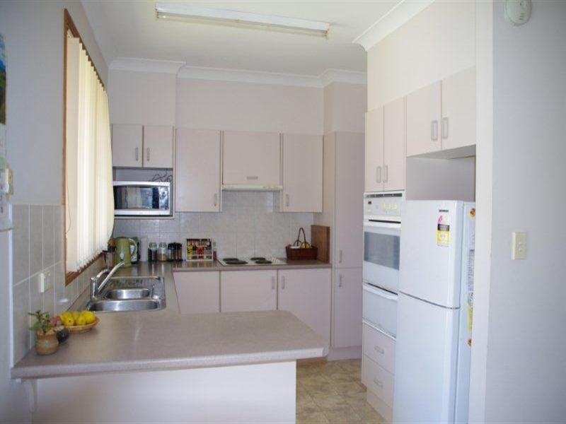 4 Gannet Crescent, Old Bar NSW 2430