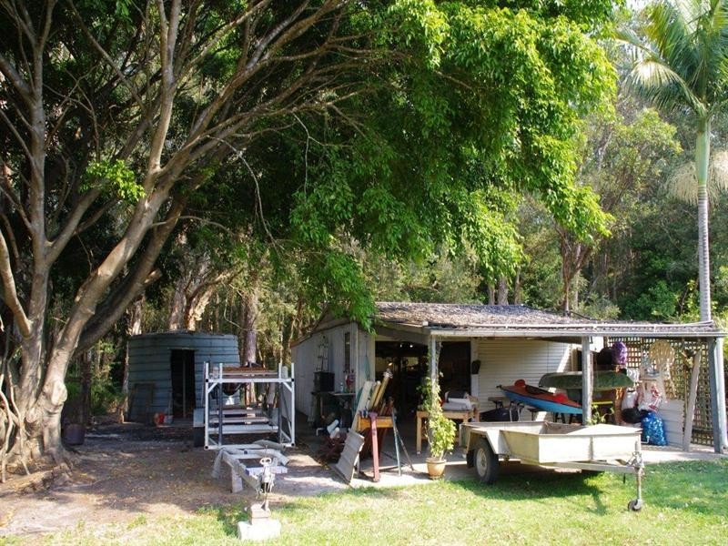 135 Beach Road, Mitchells Island NSW 2430