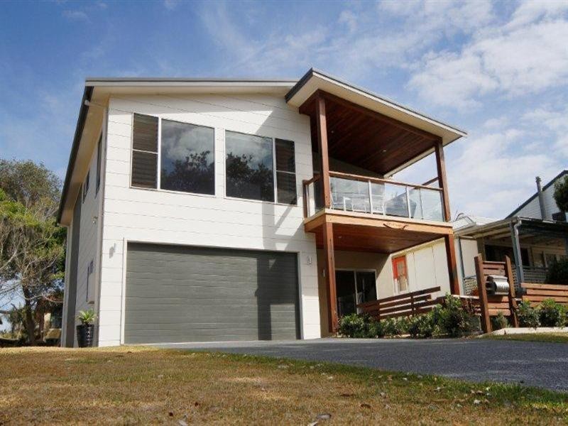 21 Pacific Parade, Old Bar NSW 2430