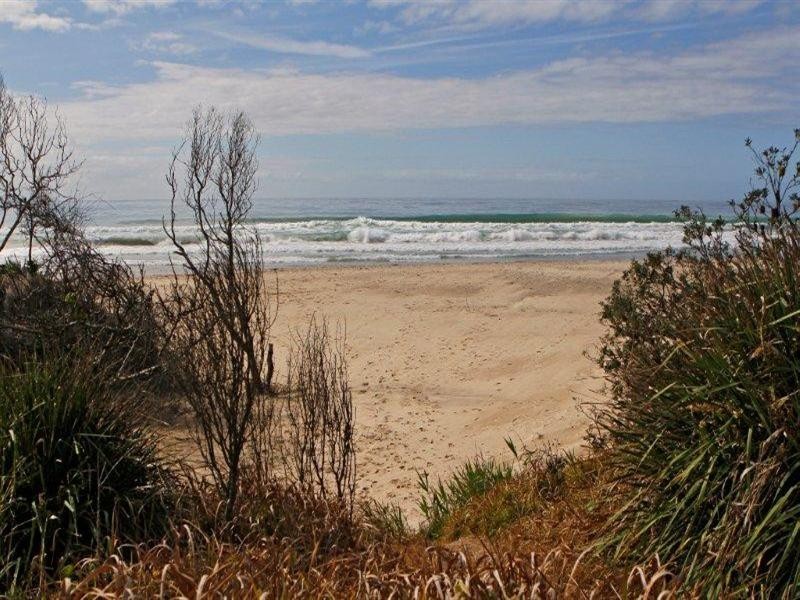 21 Pacific Parade, Old Bar NSW 2430