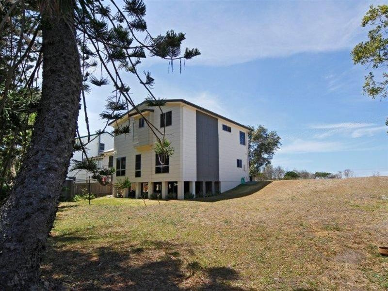 21 Pacific Parade, Old Bar NSW 2430