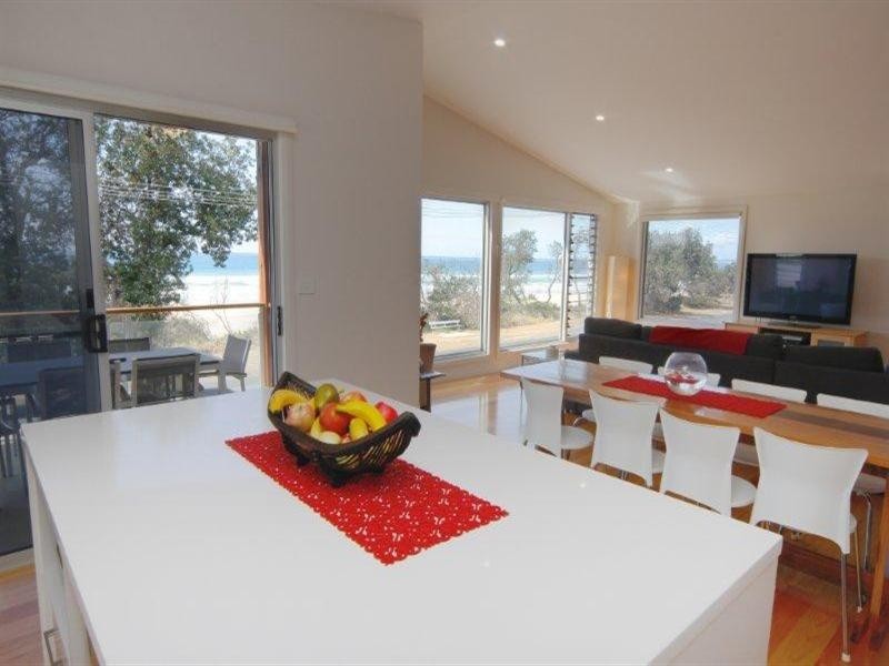 21 Pacific Parade, Old Bar NSW 2430