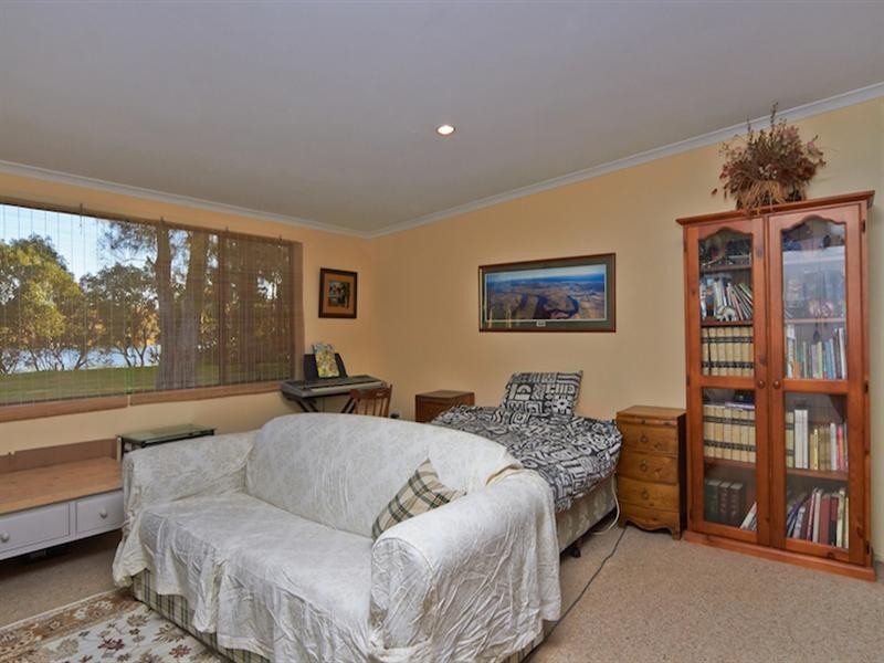 24 Cowans Lane, Oxley Island NSW 2430