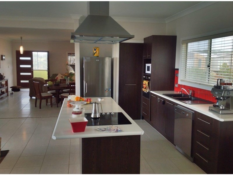 32 Emerald Drive, Diamond Beach NSW 2430