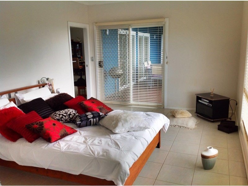 32 Emerald Drive, Diamond Beach NSW 2430