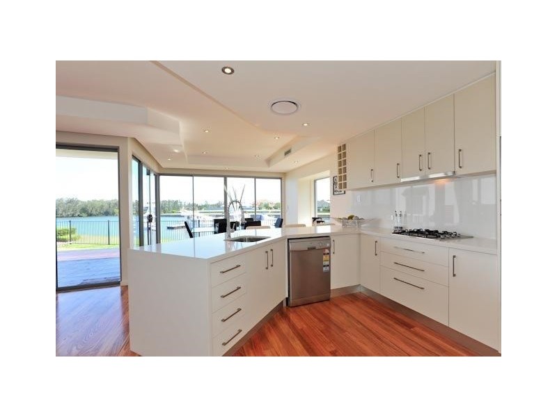 4/4-6 Electra Parade, Harrington NSW 2427