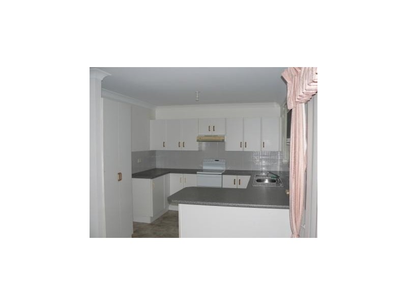 2/2 Rosewood Crescent, Taree NSW 2430