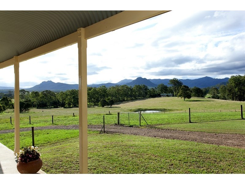 8 Hogans Road, Taree NSW 2430