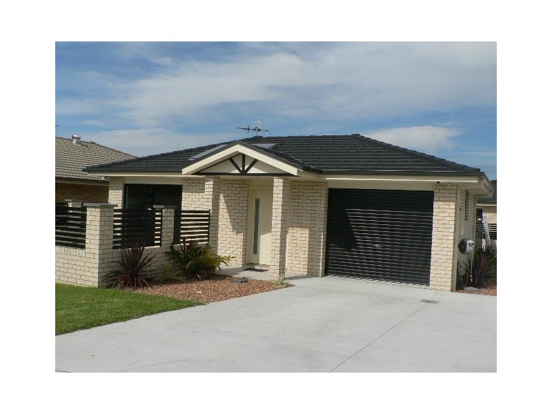 1/10 Melaleuca Parade, Taree NSW 2430