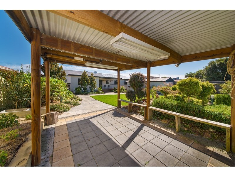 8 Lyndhurst Street, Taree NSW 2430