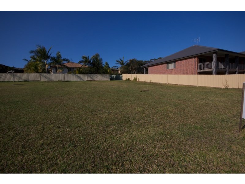 6 Bellevue Place, Black Head NSW 2430