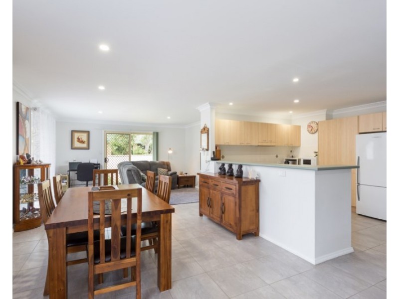 2/64 Old Bar Road, Old Bar NSW 2430