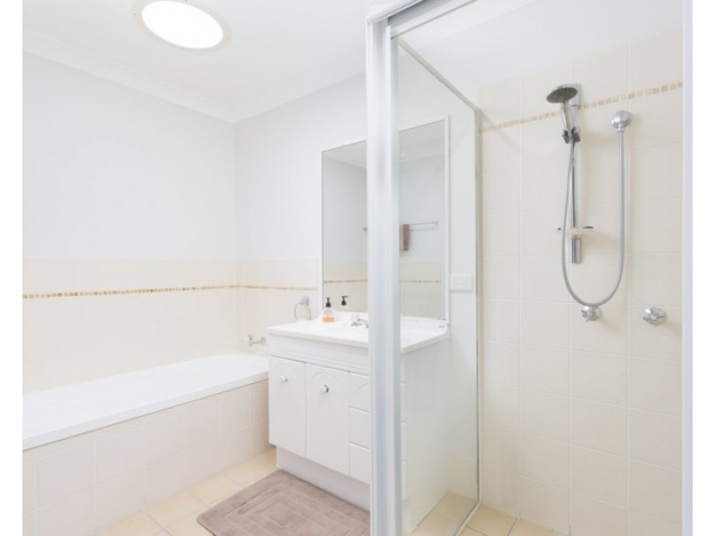 2/64 Old Bar Road, Old Bar NSW 2430