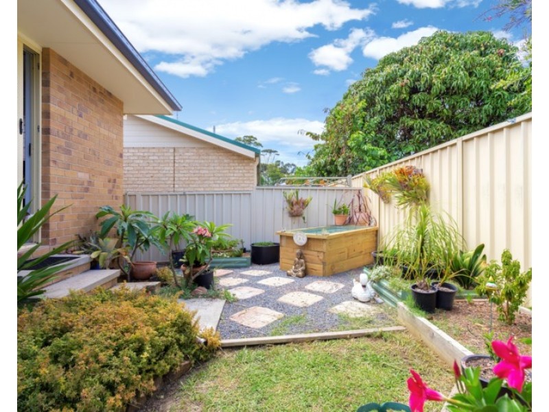 2/64 Old Bar Road, Old Bar NSW 2430