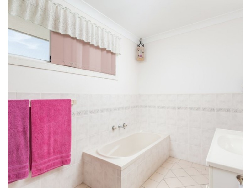 2/22 Old Bar Road, Old Bar NSW 2430