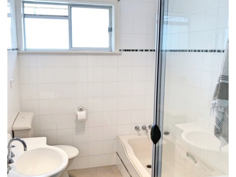 8 Wingham Road, Taree NSW 2430