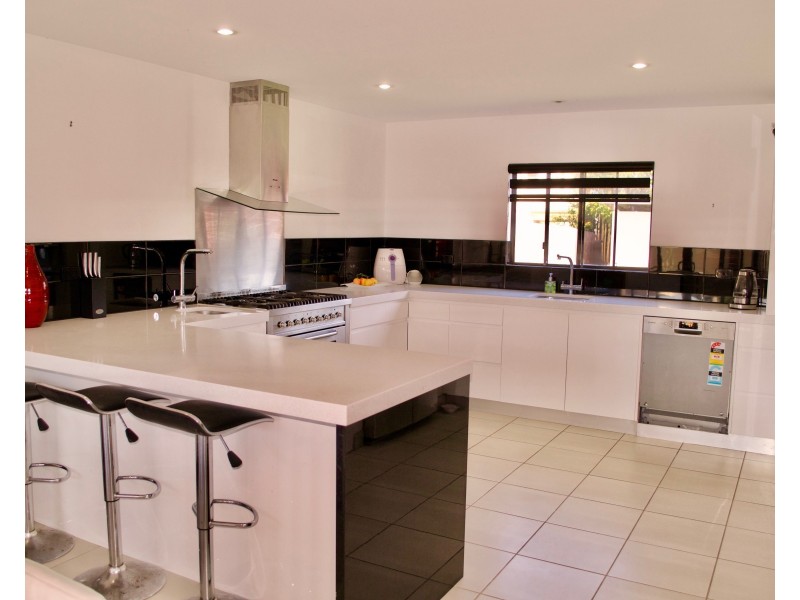 18 Kolang Street, Old Bar NSW 2430