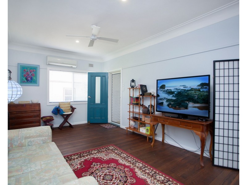 19 Robertson Street, Taree NSW 2430