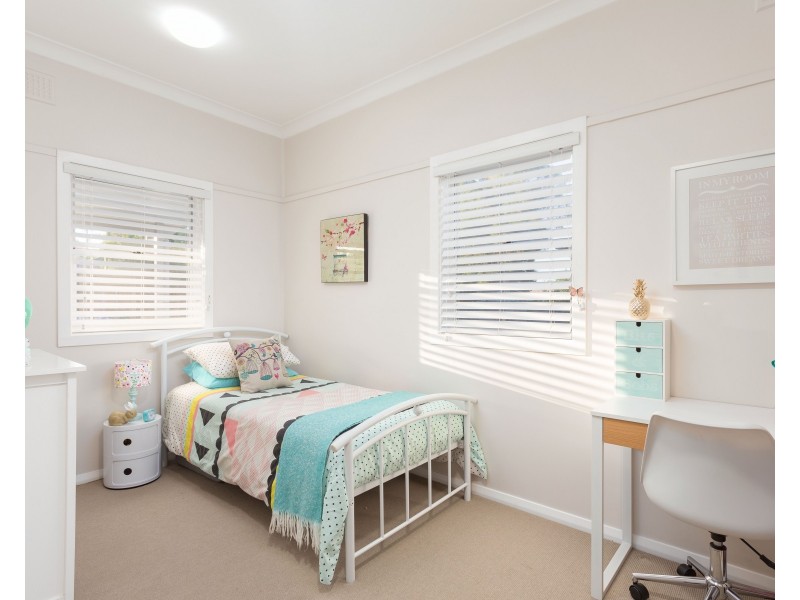 27 Robertson Street, Taree NSW 2430