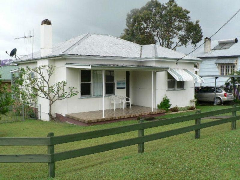 11 Flett Street, Taree NSW 2430