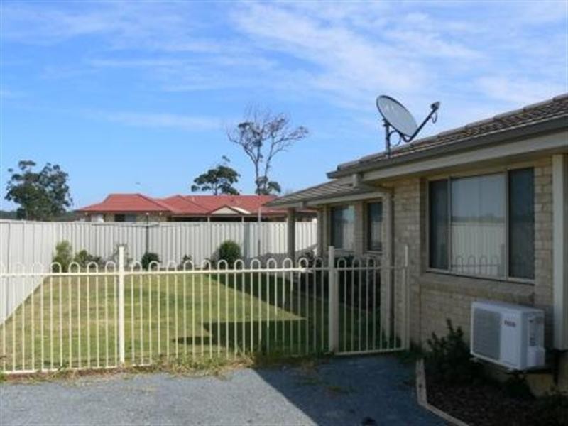 4 Flagtail Avenue, Old Bar NSW 2430