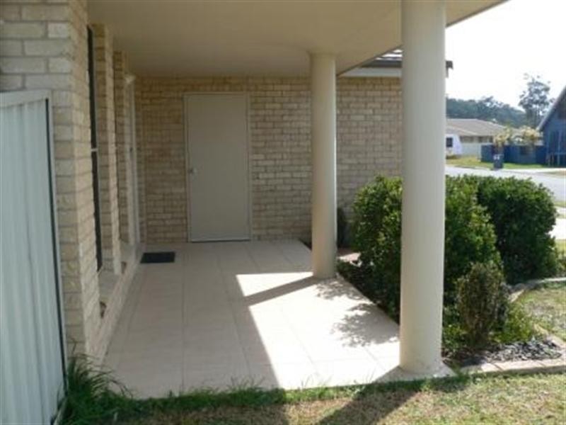 4 Flagtail Avenue, Old Bar NSW 2430