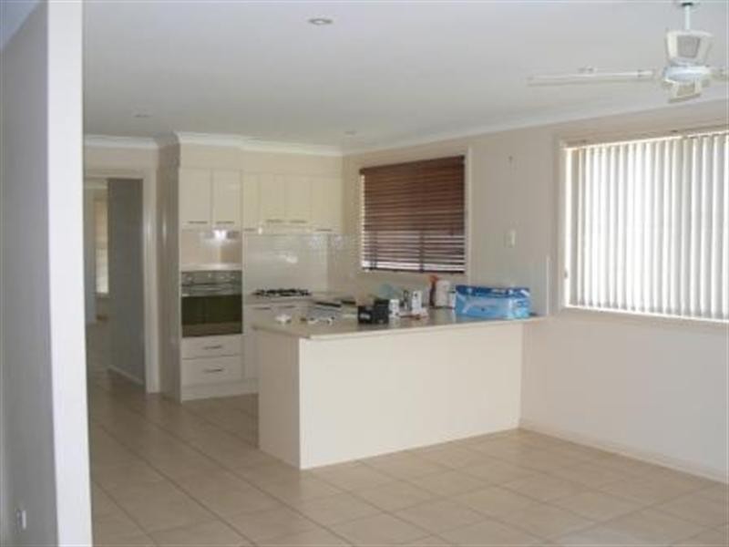 4 Flagtail Avenue, Old Bar NSW 2430