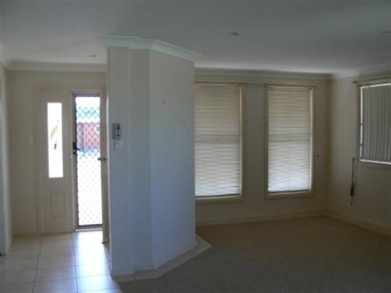 4 Flagtail Avenue, Old Bar NSW 2430